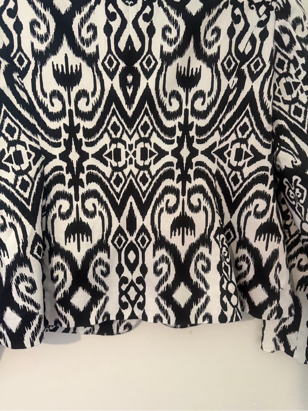 Jones New York Stretch Black and White Ikat-Style Abstract Blazer size 6 - Picture 13 of 16